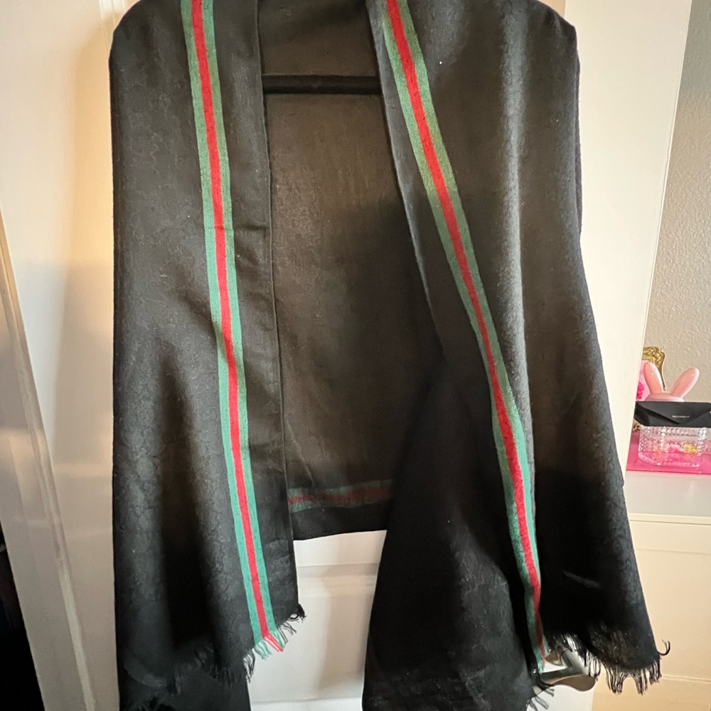 GG Collection Black and Red Scarf Wrap